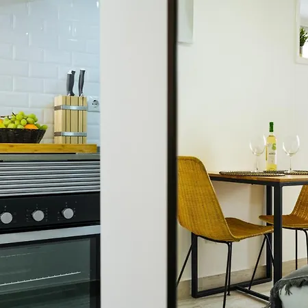 Cozy & Small In The Center *