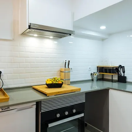 Cozy & Small In The Center Apartman