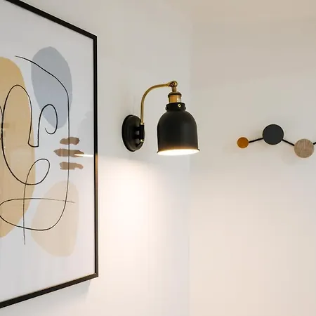 Cozy & Small In The Center