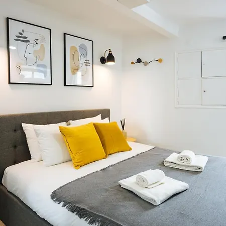 Cozy & Small In The Center ליסבון