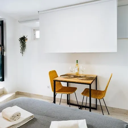 Cozy & Small In The Center ליסבון