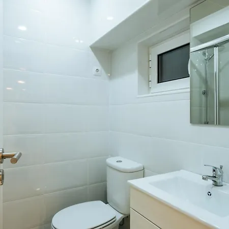 Cozy & Small In The Center ליסבון