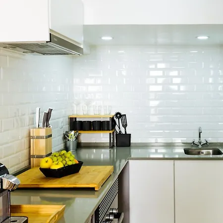 Cozy & Small In The Center *