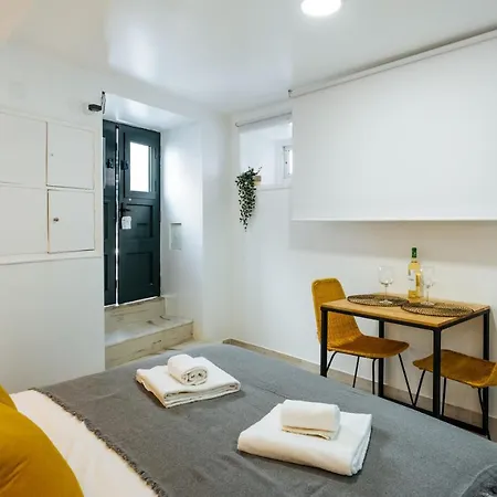 Cozy & Small In The Center *